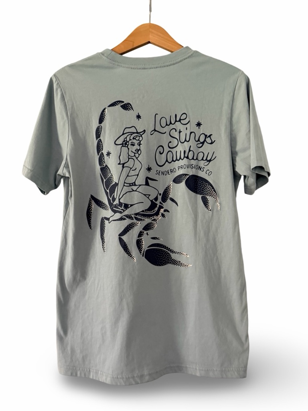 NWOT Sendero Provisions Co. Love Stings T-Shirt Size Small